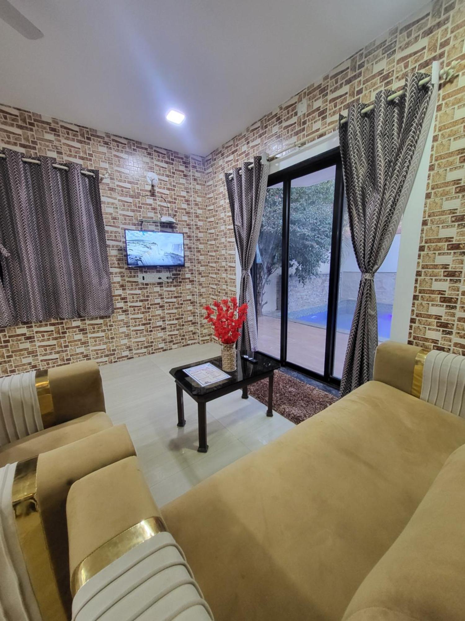 The Perfect Stays Para Disco Big Pool Cricket Turf Villa โลนาวาลา ภายนอก รูปภาพ